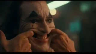 Joker Joaquin Phoenix smiling widely — Joker