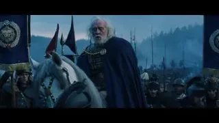 Elderly man with sword leading soldiers — Gladiator