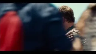 man and woman holding gun close together — Jurassic World
